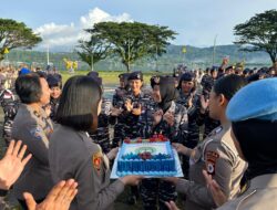 HUT Kowal Ke-63, Korps Wanita Angkatan Laut Kodaeral IX Terima Kejutan Dari Polwan Polda Maluku