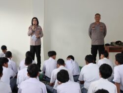 Bangun Generasi Tertib dan Berkarakter, Polres Jakbar Sambangi SMK Kebon Jeruk Lewat Program Police Goes To School