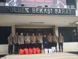 Polsek Bekasi Barat dan Anggota DPRD Kota Bekasi Berbagi Takjil Berkah Ramadhan